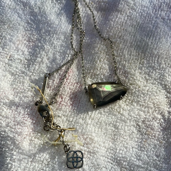 Kendra Scott MOP Isla Necklace - Picture 5 of 5